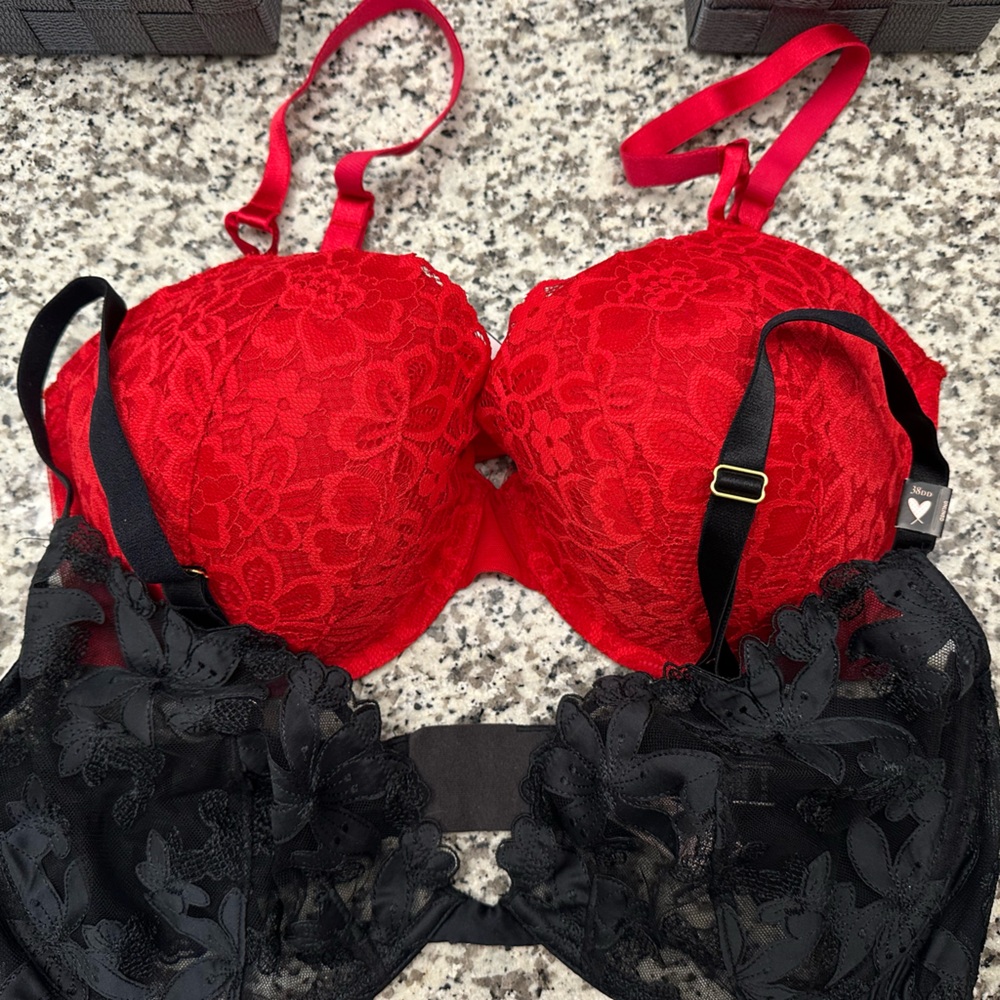 NWT Lot of 2 Victoria’s Secret Bras New Size 38DD